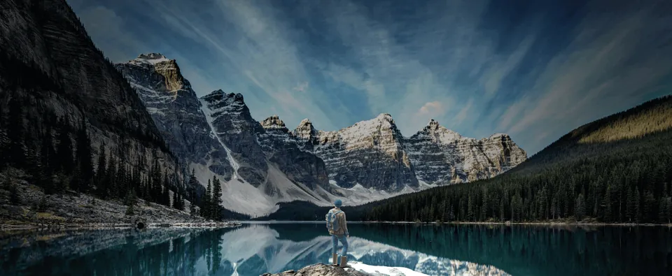 Paysage de lac et de montagnes de l’univers Laurentian Chief